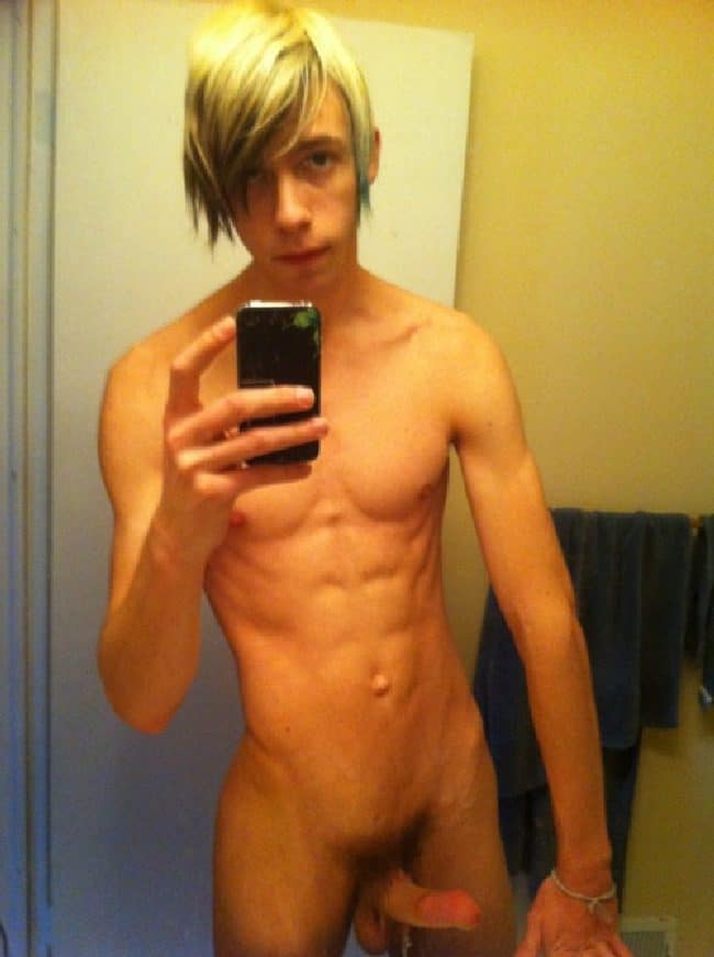 Nude Muscle Boy