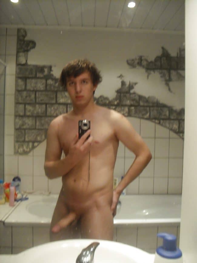Nude Selfie Boy